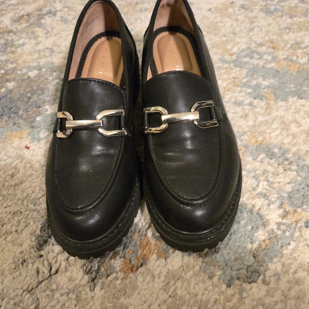 Kelly & Katie Black Loafers with Metallic Accent Women Loafers